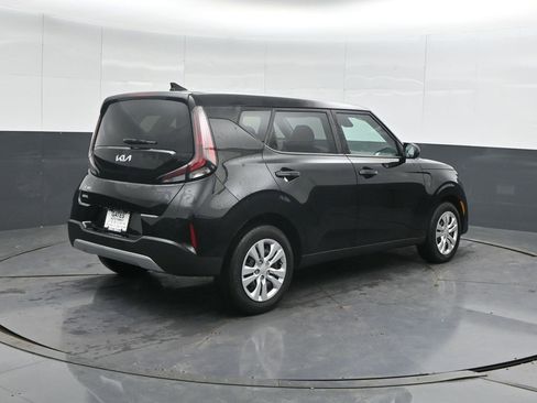 Used 2023 Kia Soul LX image 2