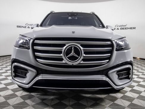 Used 2025 Mercedes-Benz GLS 580 4MATIC image 5