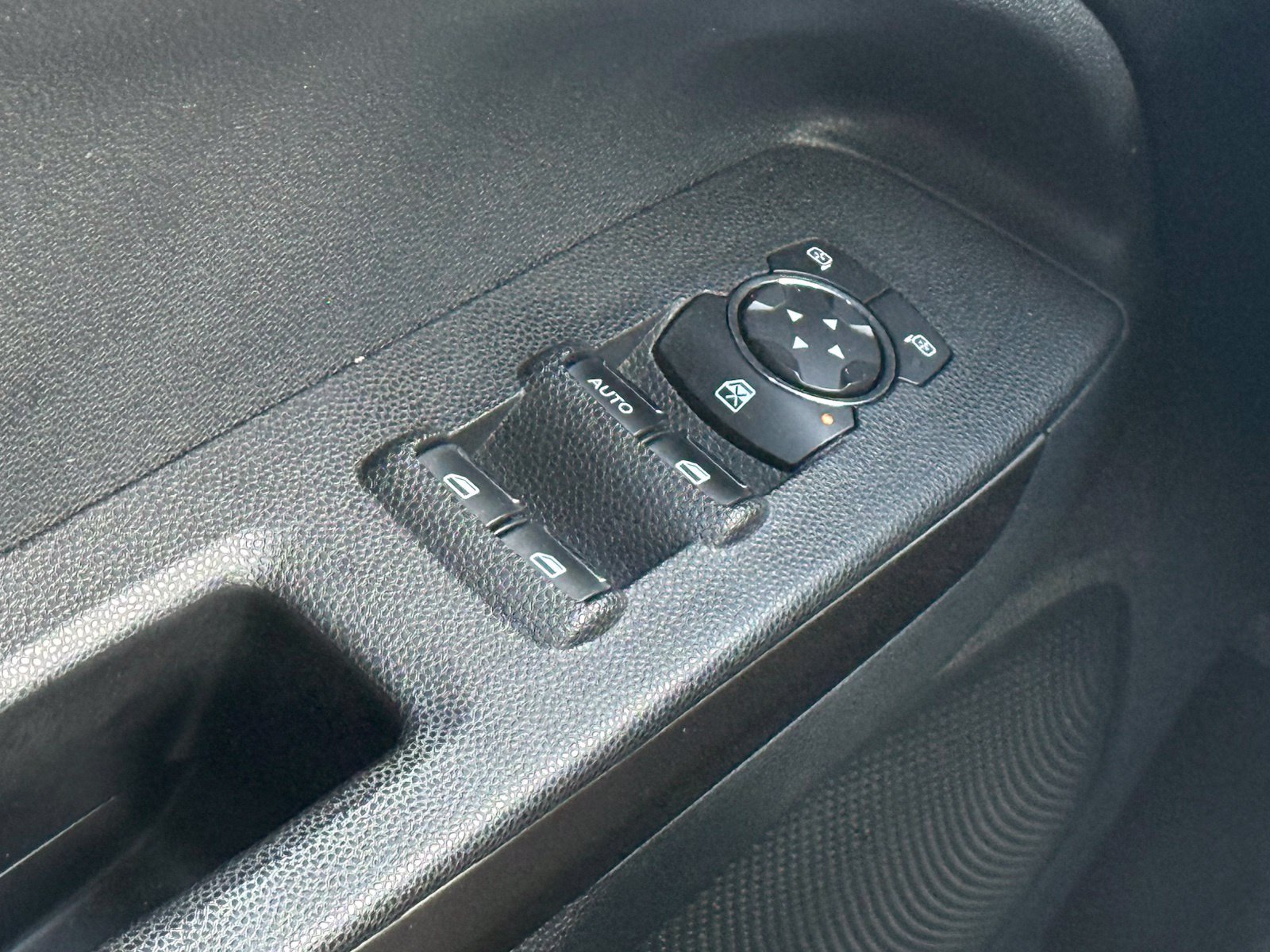 Used 2020 Ford EcoSport SE FWD image 33