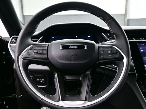 Used 2024 Jeep Grand Cherokee Altitude image 24