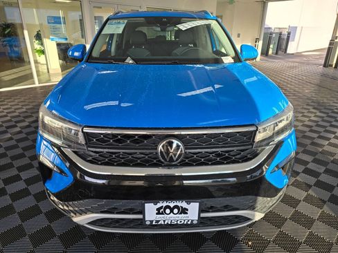 Used 2024 Volkswagen Taos SE image 9