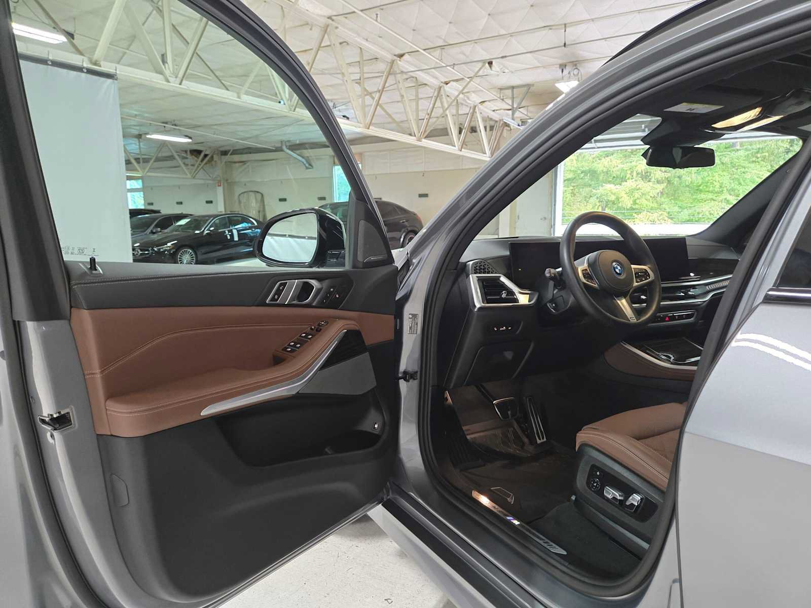 Used 2025 BMW X5 xDrive50e w/ M Sport Package AWD/4WD image 19