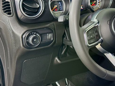 Used 2023 Jeep Wrangler Altitude image 10