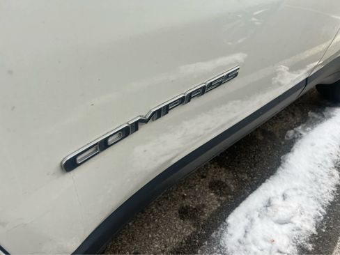 Used 2019 Jeep Compass Latitude w/ Cold Weather Group image 12