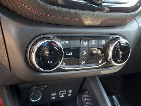 Used 2022 Chevrolet TrailBlazer RS w/ Sun and Liftgate Package AWD/4WD image 16