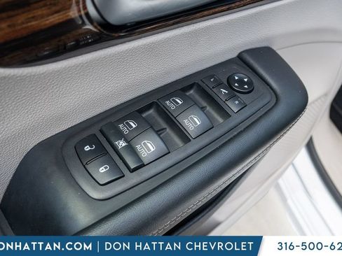 Used 2023 Chrysler Pacifica Limited FWD image 18