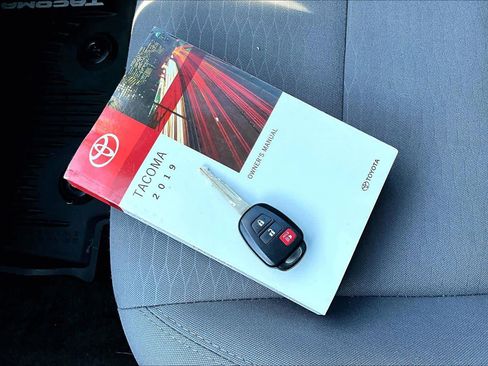 Used 2019 Toyota Tacoma SR image 15