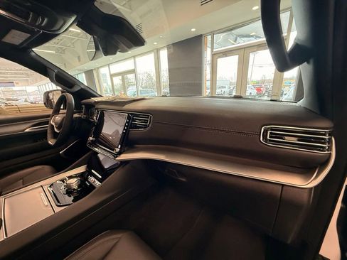 New 2026 Jeep Grand Wagoneer L Limited AWD/4WD image 10