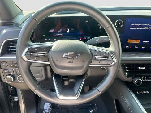 Used 2025 Chevrolet Suburban Z71 AWD/4WD image 11