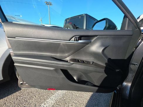 Used 2024 Toyota Camry SE w/ Cold Weather Package FWD image 14
