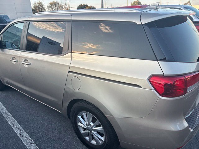 Used 2016 Kia Sedona LX w/ LX Convenience Package FWD image 6