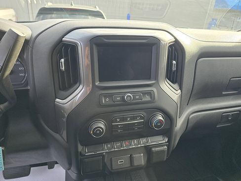 Used 2020 Chevrolet Silverado 1500 Custom w/ Custom Value Package AWD/4WD image 15