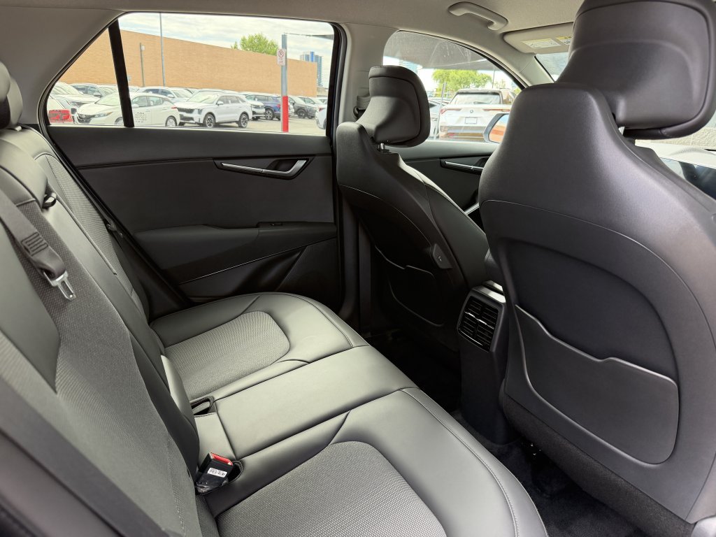 Used 2023 Kia Niro EX FWD image 36