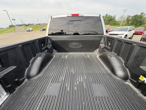 Used 2018 Ford F150 Platinum w/ Equipment Group 701A Luxury AWD/4WD image 15