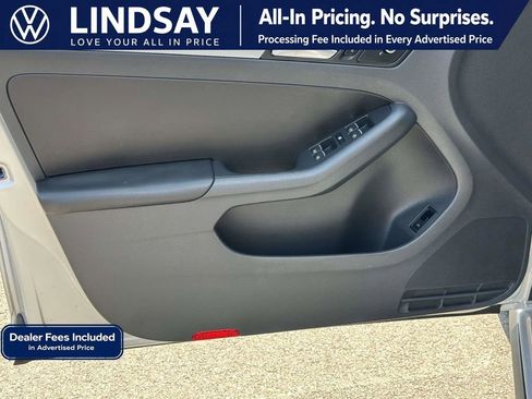 Used 2013 Volkswagen Jetta GLI FWD image 9