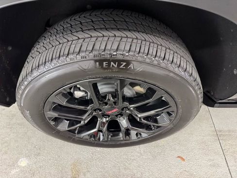 Used 2025 GMC Yukon Denali w/ Sun & Power Step Package image 4