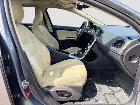 Used 2017 Volvo V60 T5 Premier w/ Convenience Package FWD image 29