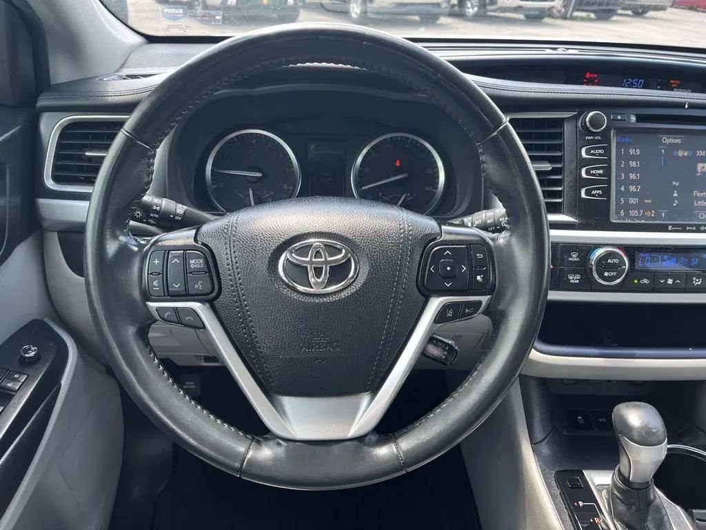 Used 2019 Toyota Highlander XLE AWD/4WD image 12