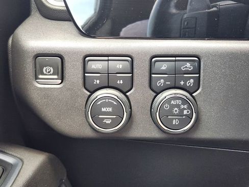 Used 2022 Chevrolet Silverado 1500 LTZ AWD/4WD image 23
