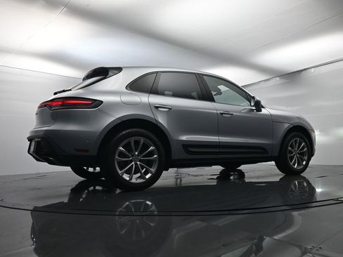 Used 2022 Porsche Macan image 54