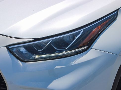 Used 2022 Toyota Highlander Platinum FWD image 5