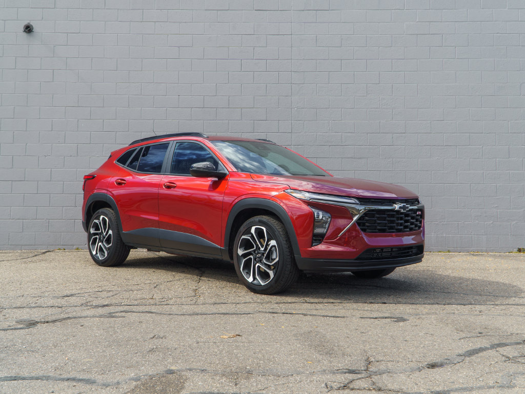 Used 2025 Chevrolet Trax RS w/ Sunroof Package FWD image 9