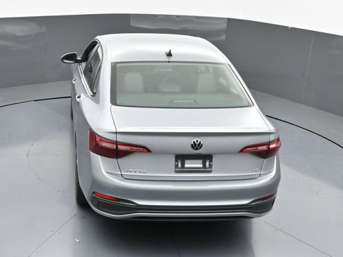 Used 2024 Volkswagen Jetta SE image 34