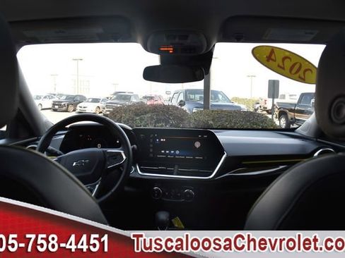 Used 2024 Chevrolet Trax ACTIV w/ Sunroof Package image 3