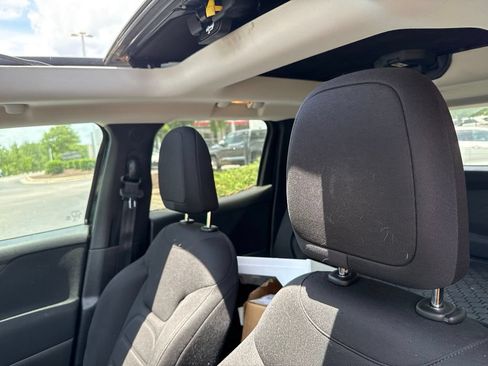 Used 2020 Jeep Renegade Latitude w/ Popular Equipment Group FWD image 8