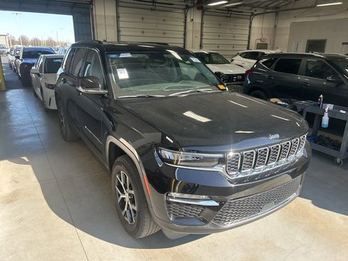 Used 2023 Jeep Grand Cherokee Limited image 7