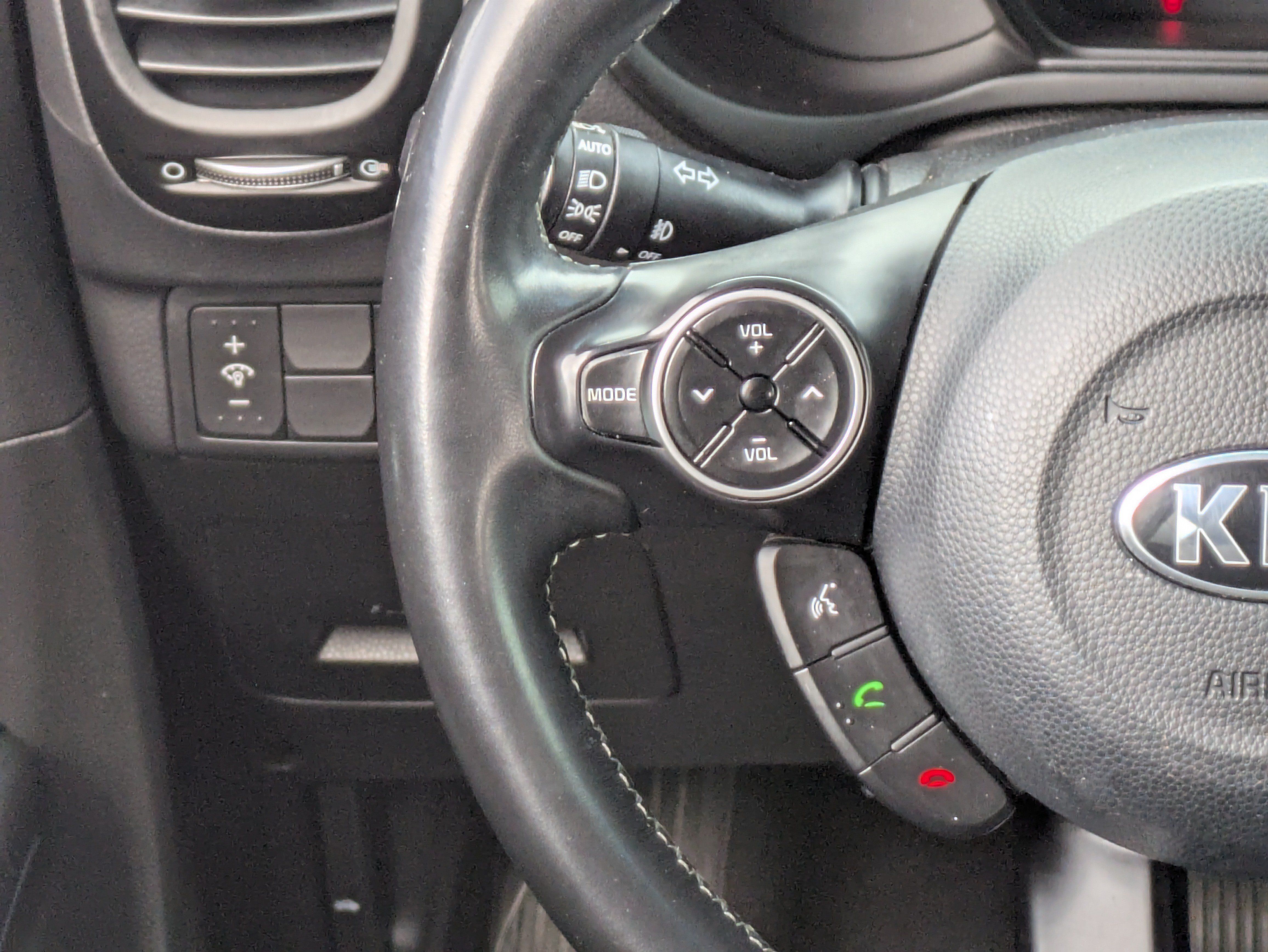Used 2017 Kia Soul + w/ Designer's Package FWD image 23