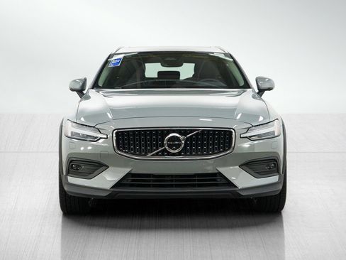 Used 2025 Volvo V60 B5 Cross Country Plus AWD/4WD image 8