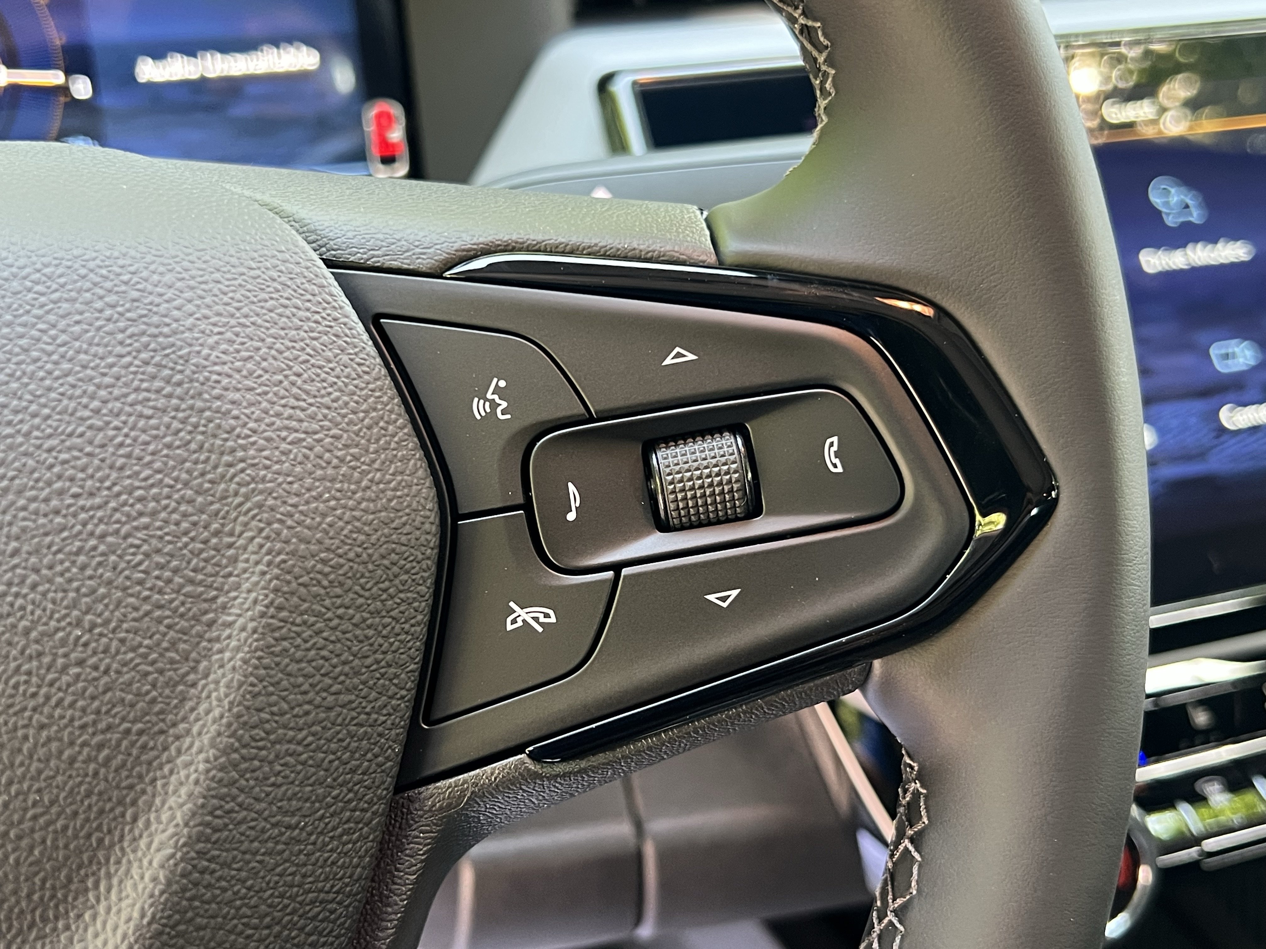 New 2027 Chevrolet Bolt LT w/ Comfort Package FWD image 21