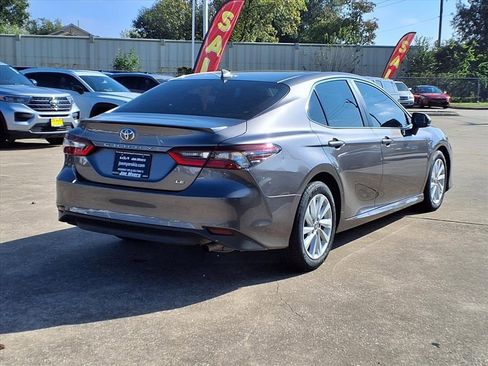 Used 2022 Toyota Camry LE image 4