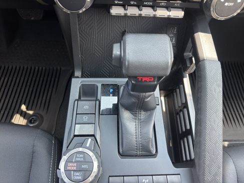 Used 2025 Toyota Tacoma TRD Off-Road AWD/4WD image 15