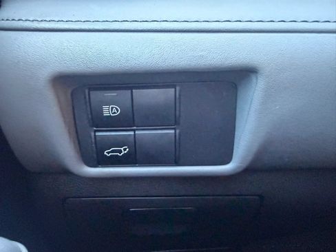 Used 2022 Toyota Highlander XLE AWD/4WD image 17