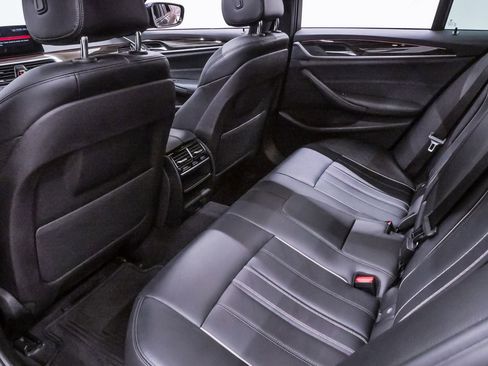 Used 2019 BMW 540i w/ M Sport Package image 11