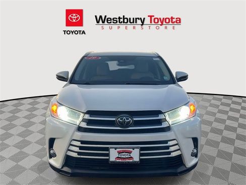 Used 2019 Toyota Highlander SE image 3