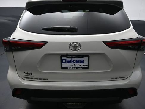 Used 2021 Toyota Highlander XLE AWD/4WD image 35