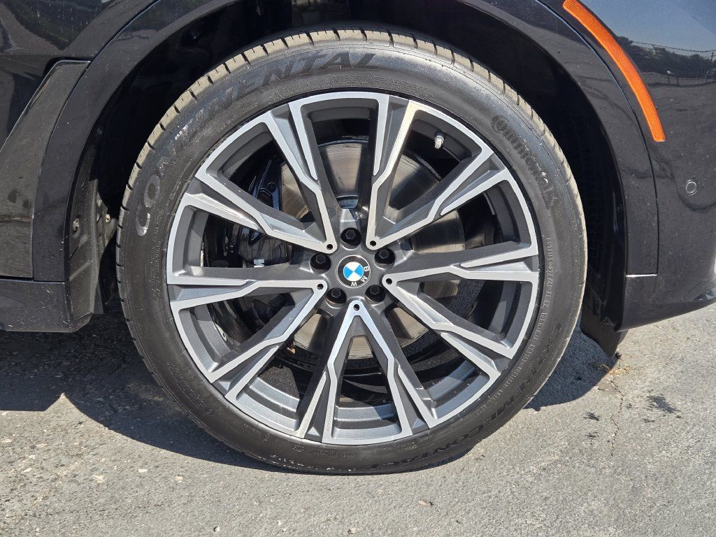Used 2021 BMW X7 M50i AWD/4WD image 11