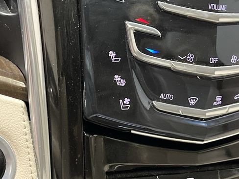 Used 2018 Cadillac Escalade ESV Premium Luxury AWD/4WD image 26