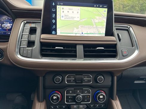 Used 2023 Chevrolet Suburban High Country w/ Premium Package 2 AWD/4WD image 10