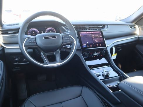 New 2025 Jeep Grand Cherokee Limited image 2