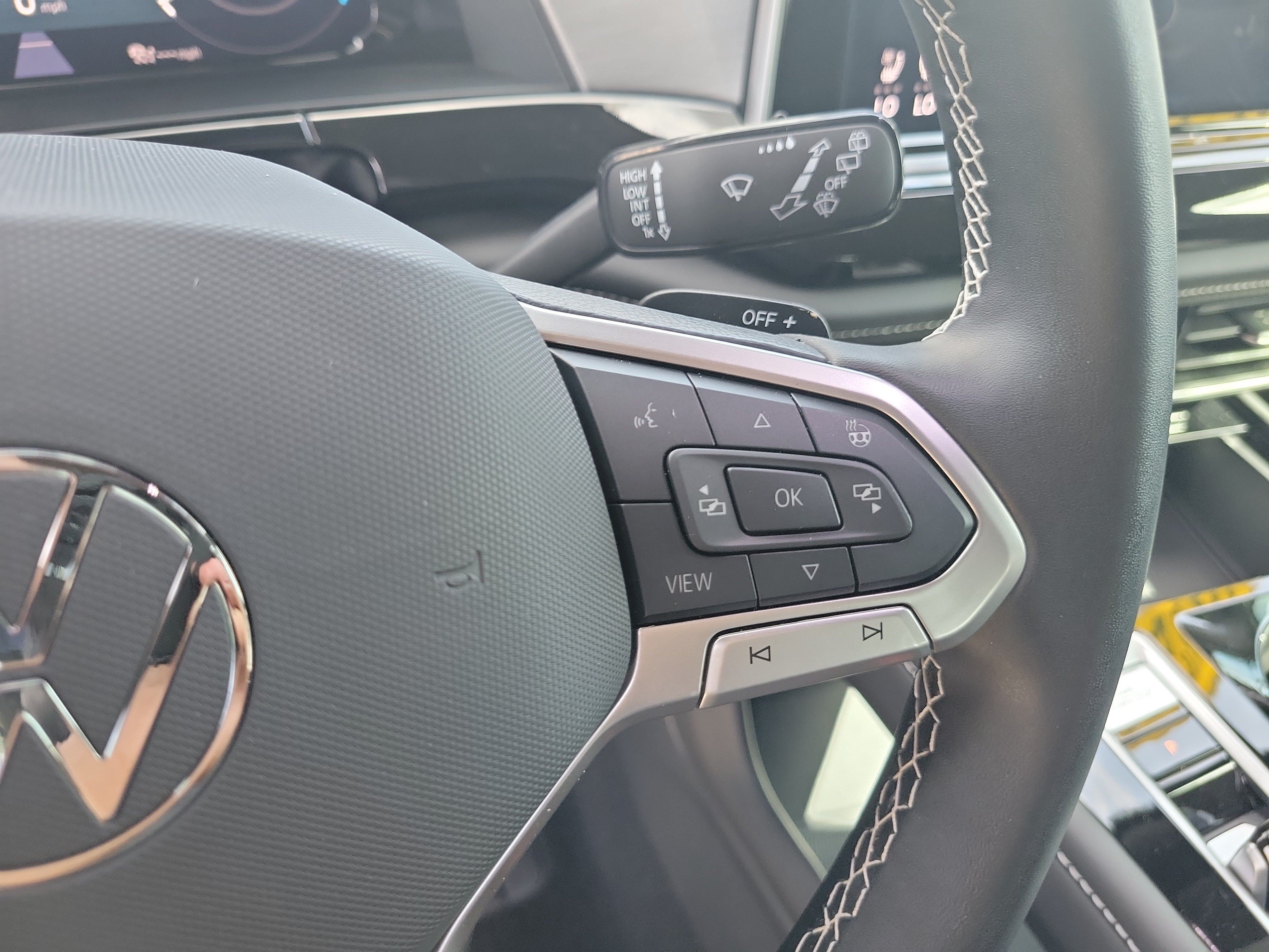 Used 2025 Volkswagen Atlas Cross Sport SE FWD image 28