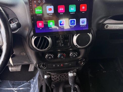 Used 2014 Jeep Wrangler Unlimited Rubicon w/ Connectivity Group AWD/4WD image 16