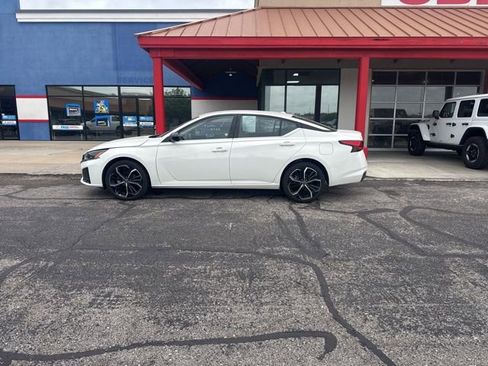 Used 2025 Nissan Altima 2.5 SR AWD/4WD image 7