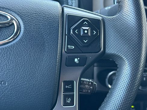 Used 2020 Toyota Tacoma TRD Off-Road w/ Technology Package AWD/4WD image 32