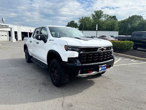 Used 2025 Chevrolet Silverado 1500 ZR2 w/ Technology Package AWD/4WD image 8