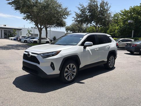Used 2023 Toyota RAV4 XLE Premium FWD image 7