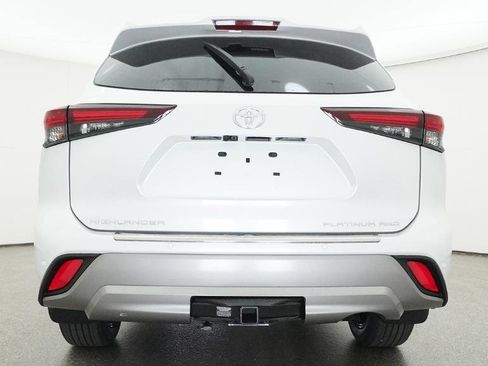 New 2026 Toyota Highlander Platinum AWD/4WD image 5